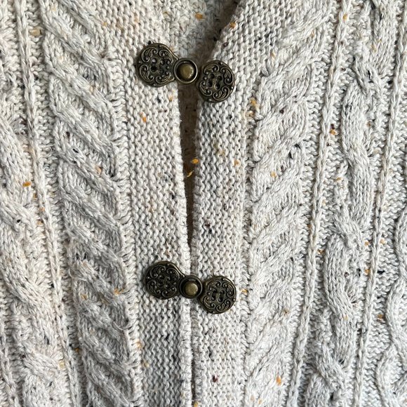 Cottagecore Vintage Mia Cream Knit Vest with Brass Coloured Clasps - Picture 9 of 11